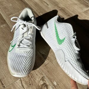 Nike Vapor 11 White and green tennis shoes